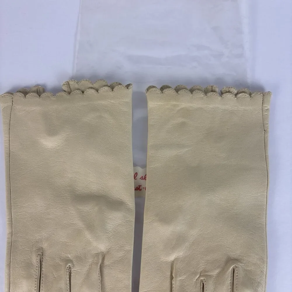 VTG Miss Aris Beige Cream Leather Gloves 7 1/2 Leather Wrist Length